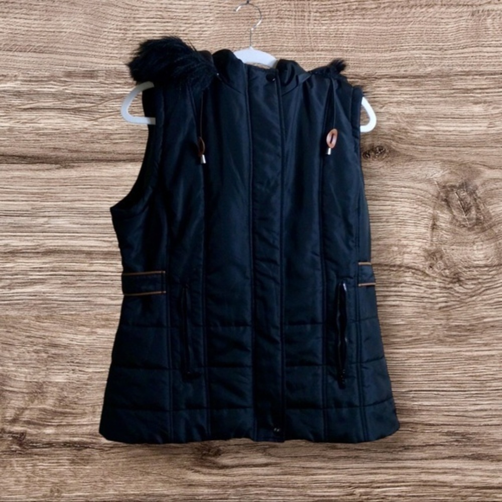 Vintage Sporto faux fur trimmed, hooded, black puffer vest large